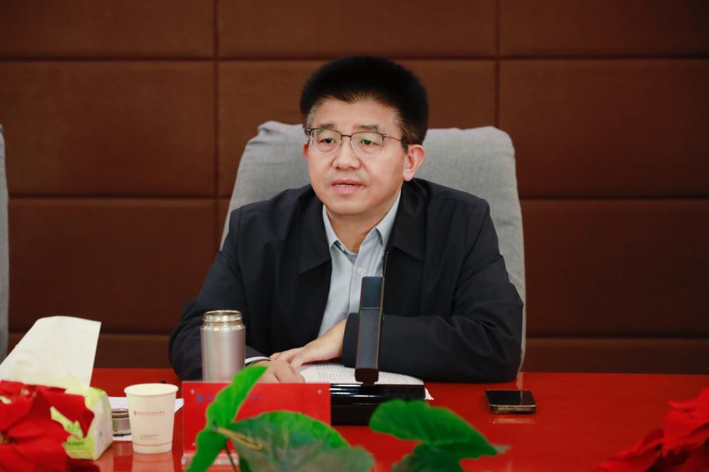 全体在校校领导出席